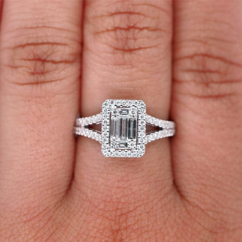 Emerald & Round Briliant Cut Diamonds set in 14K White Gold Engagement Ring