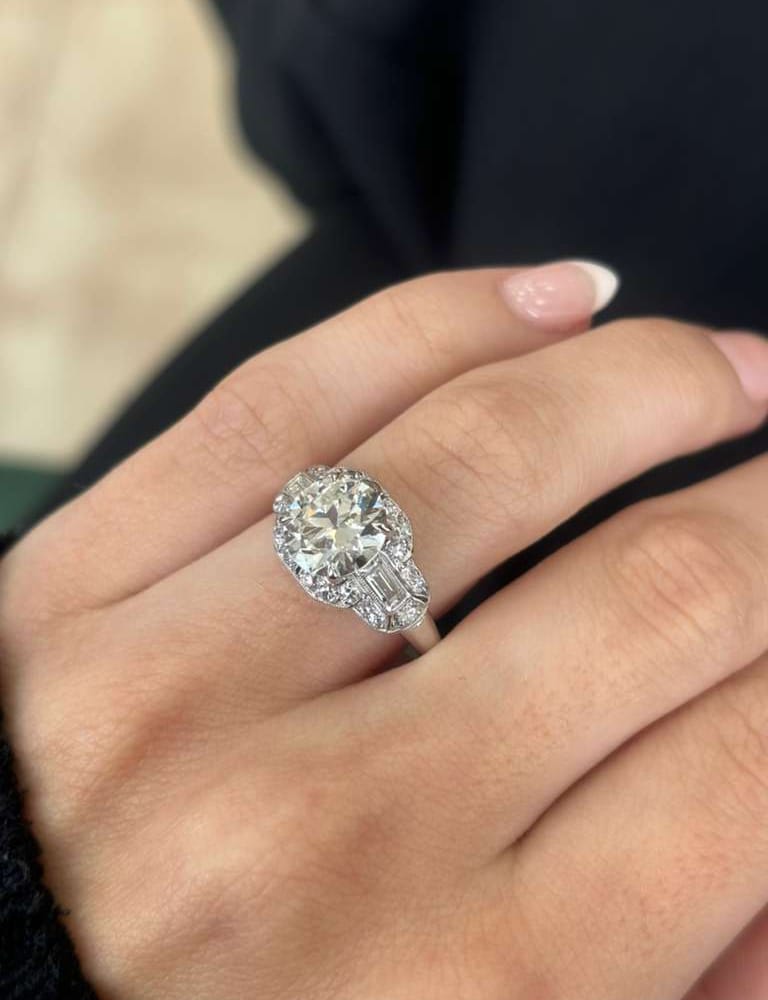 14kwg Dia Ring 2.27ct RB Dia. Sides 0.60cttw 3.7gr Old European Dia. / Old Art Deco Ring