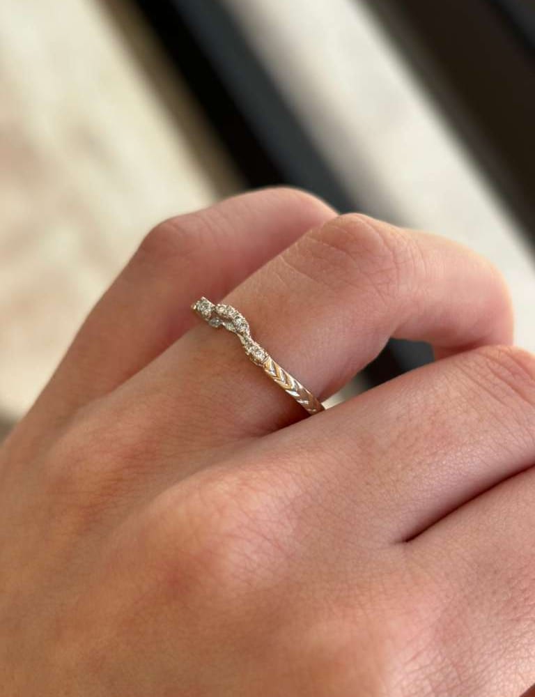 18K Engraved Contour Band 0.12CW 2.35G Size 7