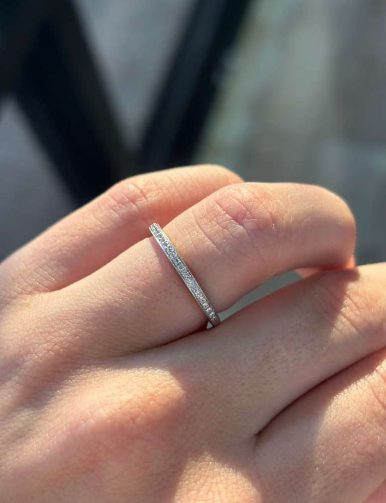 Plat .10ctw Nat. Dia. Band 1.56g