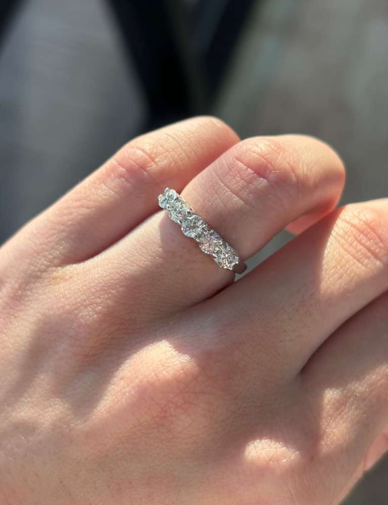 14wg Natural Diamond Band 1.0cttw 2.90gr
