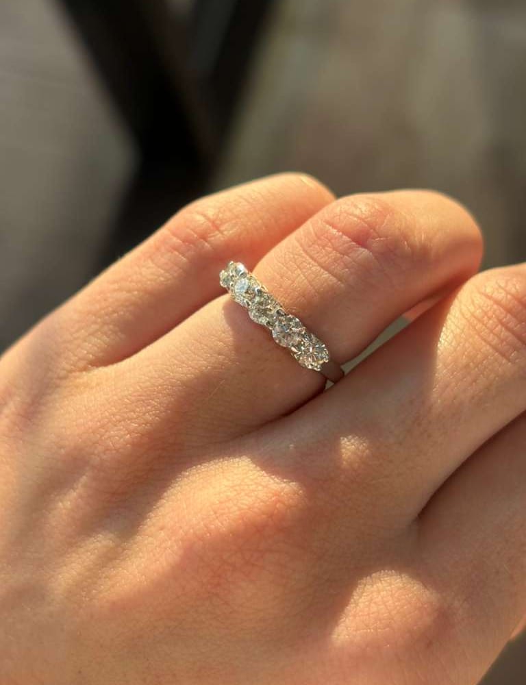 14wg Natural Diamond Band 1.0cttw 2.90gr