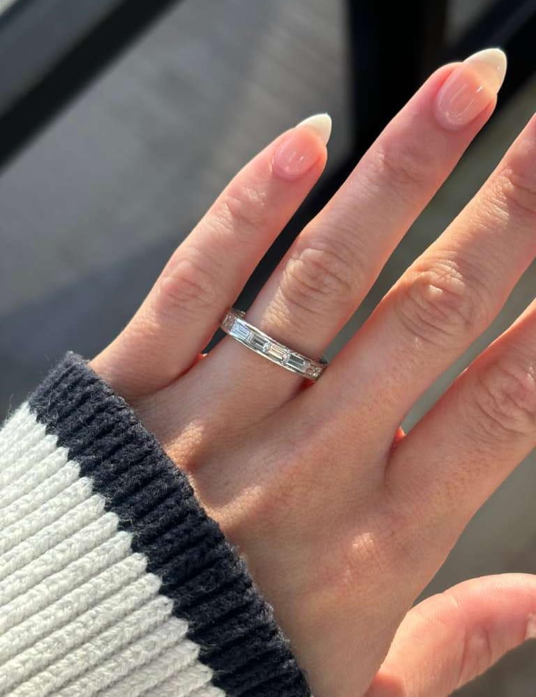 18kwg 3ctw Em Eternity Band 5.1g