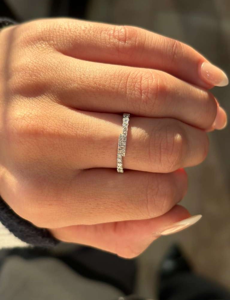 14k WG .31ctw Cross Over Nat Dia Band 2.0g