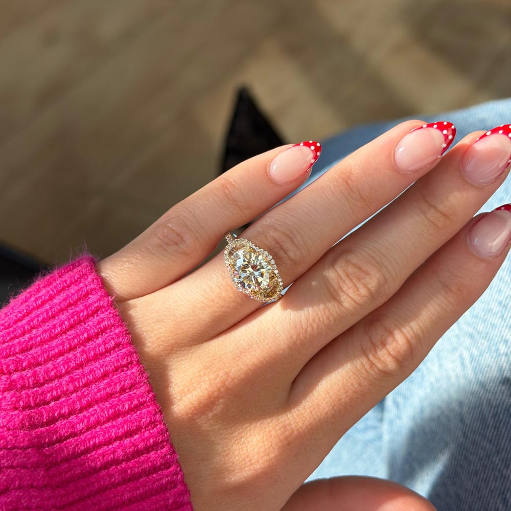 18kyg Diamond Ring Center 2.55ct Half Moon Sides 0.74ct Rounds 0.51ct 3.80cttw 4.45gr