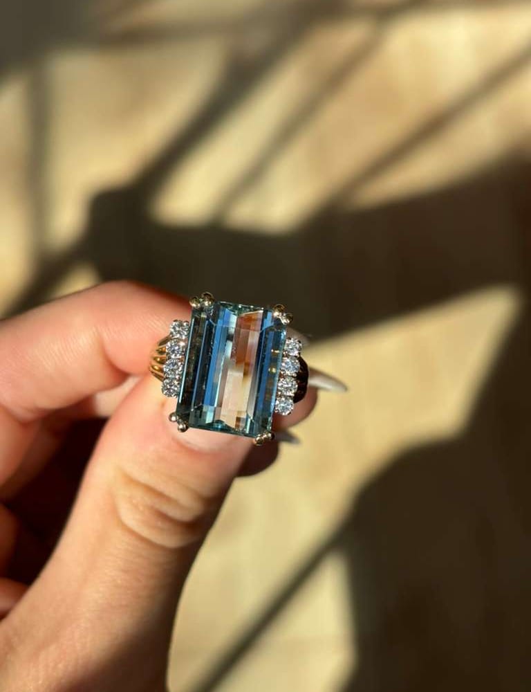 14kyg 10ct Em Cut Aquamarine Ctr Dia Sds 0.32cttw 8.9gr