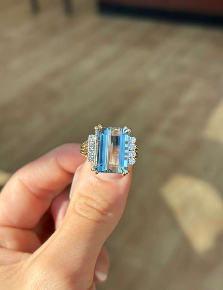 14kyg 10ct Em Cut Aquamarine Ctr Dia Sds 0.32cttw 8.9gr