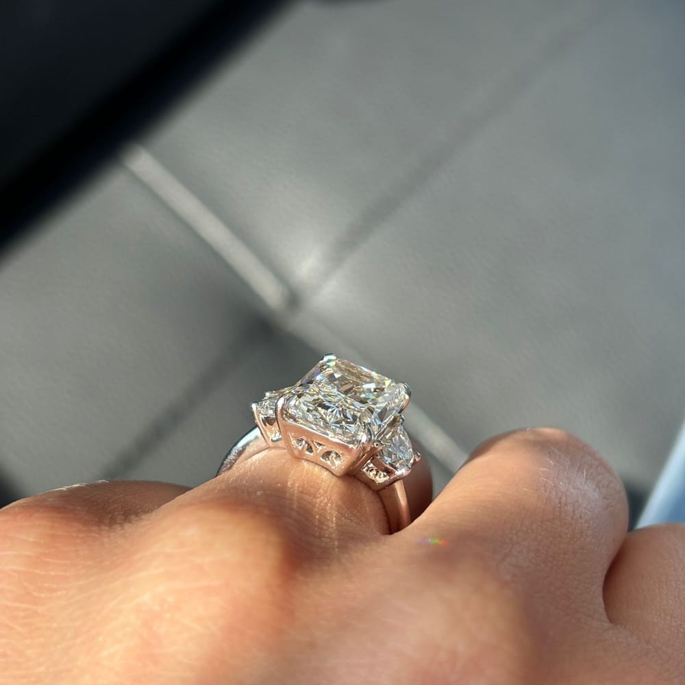 18kwg LGD Radiant 7.10 F VS2 IGI LG#LG67342354 Half Moon LGD Sides .98 6.1gr