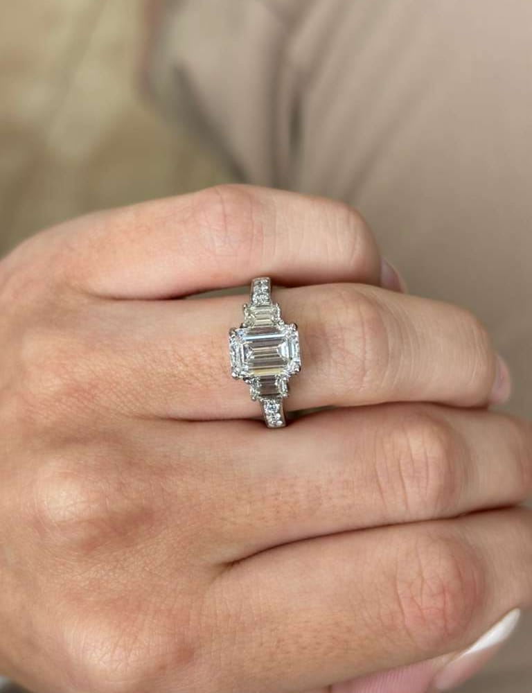 14kwg LGD Emerald 2.04 E VS1 Natural Side Dia 0.75cttw 5.0gr