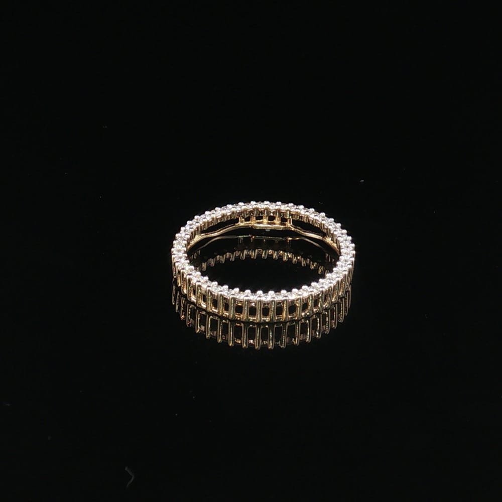 Vintage 14K Yellow Gold Diamond Open Circle Pendant Round Eternity Halo